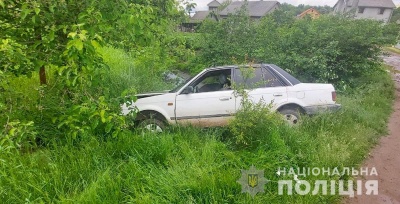 На Буковині машина перекинулася у кювет: 18-річна пасажирка у реанімації