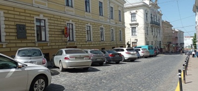 Парковки у центрі Чернівців  безкоштовні: стала відома причина