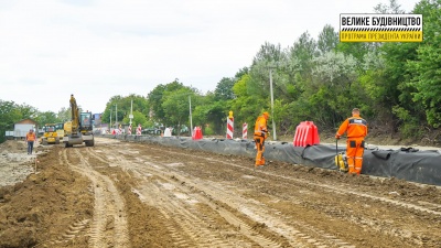 На Буковині продовжується капітальний ремонт траси «Житомир-Чернівці» – фото