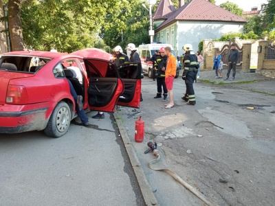 ДТП у Чернівцях: «євробляха» протаранила огорожу, у водія ознаки сп’яніння