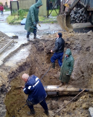 У Чернівцях відновили рух транспорту на вулиці Руській, де стався обвал дороги