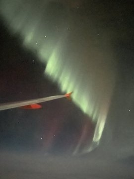 Поворот на 360 градусів над океаном: пілот показав пасажирам північне сяйво ‒ фото