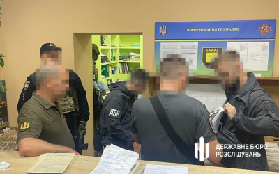 Начальник ТЦК підробляв документи для виїзду ухилянтів: одного з його «клієнтів» зупинили на кордоні з Буковиною